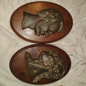 Two bronze plaques one Washington one Lincoln